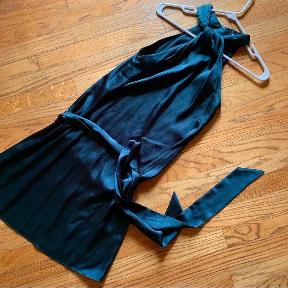 **STUNNING** Hunter green silky halter dress ❤️